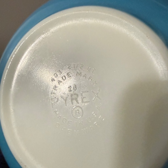 Pyrex Snowflake Bowl - Picture 2 of 2